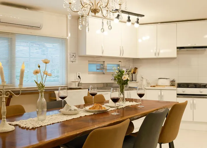 Apartamento Itaewon Station 3 Minutes-6 Beds-7 People-massage Chair-private House Seúl